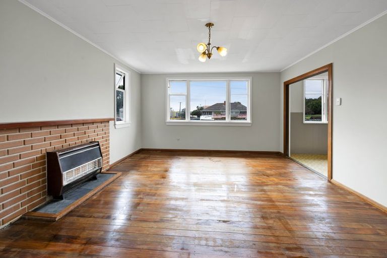 Photo of property in 85 Collins Street, Hawera, 4610