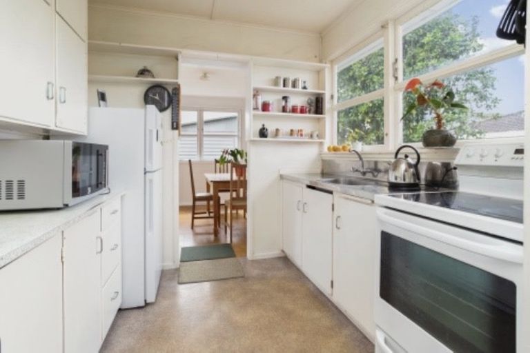 Photo of property in 63 Muir Avenue, Mangere Bridge, Auckland, 2022