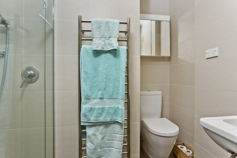 Photo of property in 20 Kallista Place, Browns Bay, Auckland, 0630