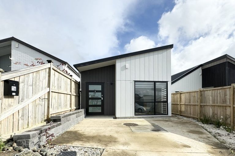 Photo of property in 16 Morus Road, Massey, Auckland, 0614