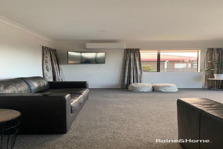 Photo of property in 18 Claridge Place, Mount Maunganui, 3116