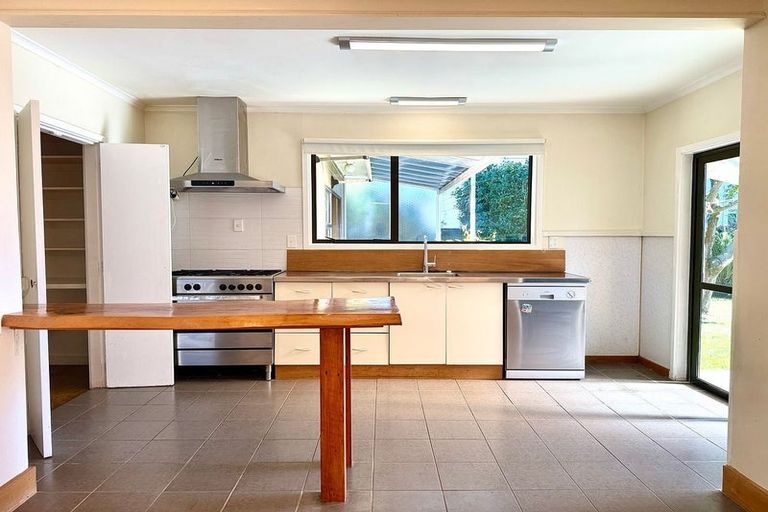 Photo of property in 52 Pitcairn Crescent, Bryndwr, Christchurch, 8053