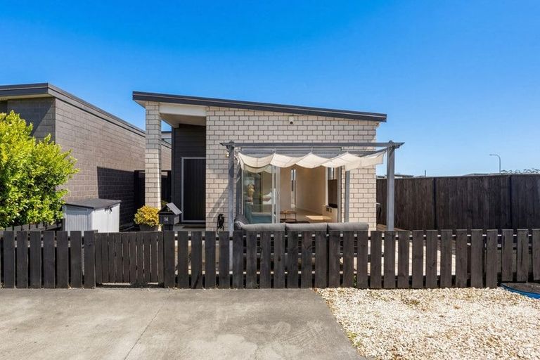 Photo of property in 14 Heri Lane, Westgate, Auckland, 0814