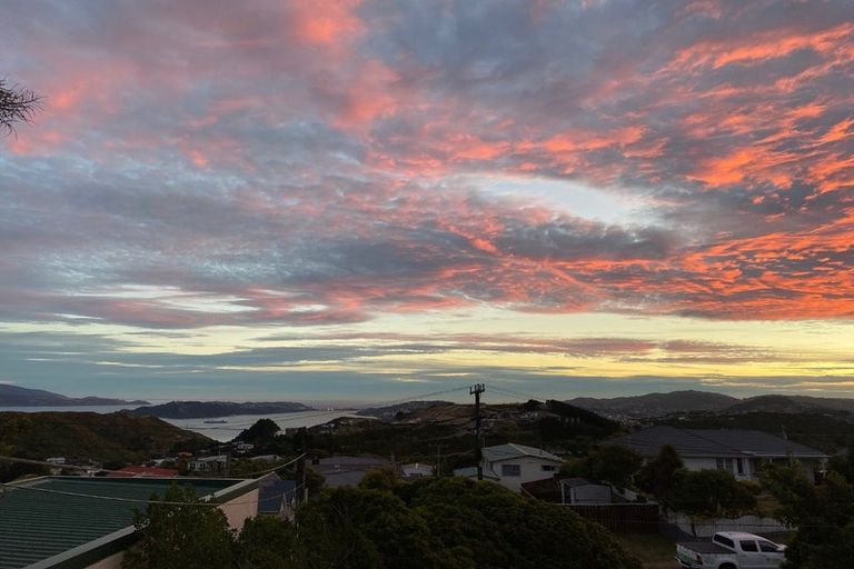 Photo of property in 3 Salford Street, Newlands, Wellington, 6037