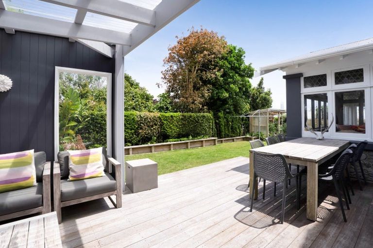 Photo of property in 34 Robe Street, New Plymouth, 4310