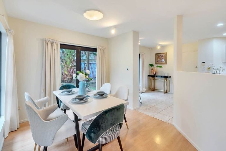 Photo of property in 2/12 Philip Place, Hillcrest, Auckland, 0627