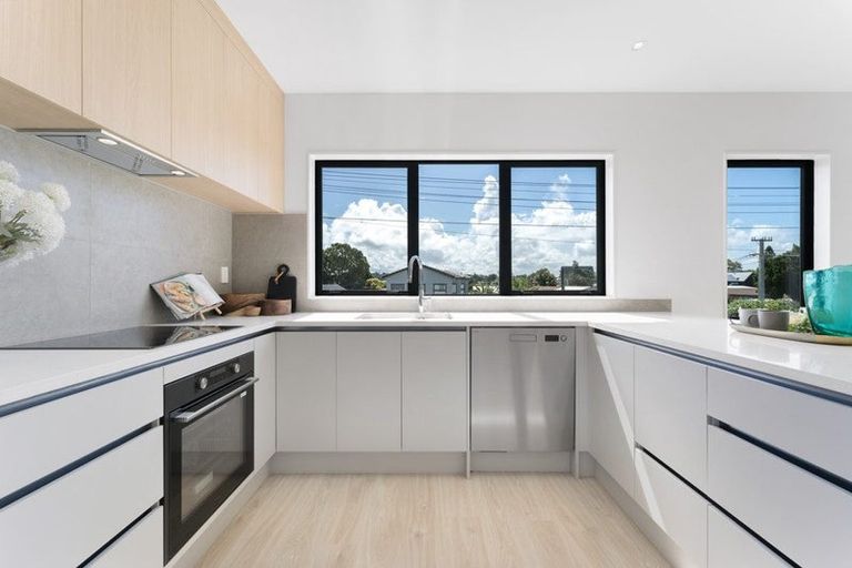 Photo of property in 14a River Road, Te Atatu Peninsula, Auckland, 0610