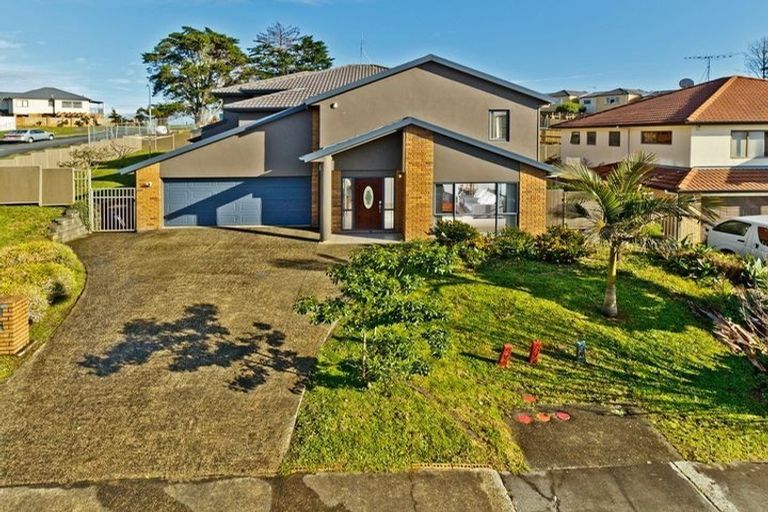 Photo of property in 77 Medallion Drive, Oteha, Auckland, 0632