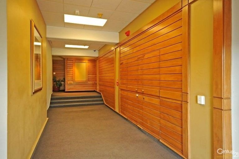 Photo of property in Grandstand Apartments, 37/80u Kent Terrace, Mount Victoria, Wellington, 6011