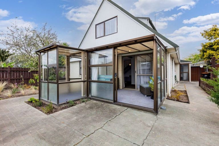 Photo of property in 6 Jarrett Court, Roslyn, Palmerston North, 4414