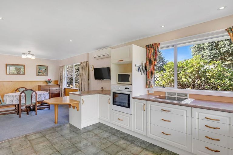 Photo of property in 25 Larsen Crescent, Tawa, Wellington, 5028