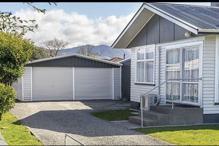 Photo of property in 4 Taverner Street, Carterton, 5713