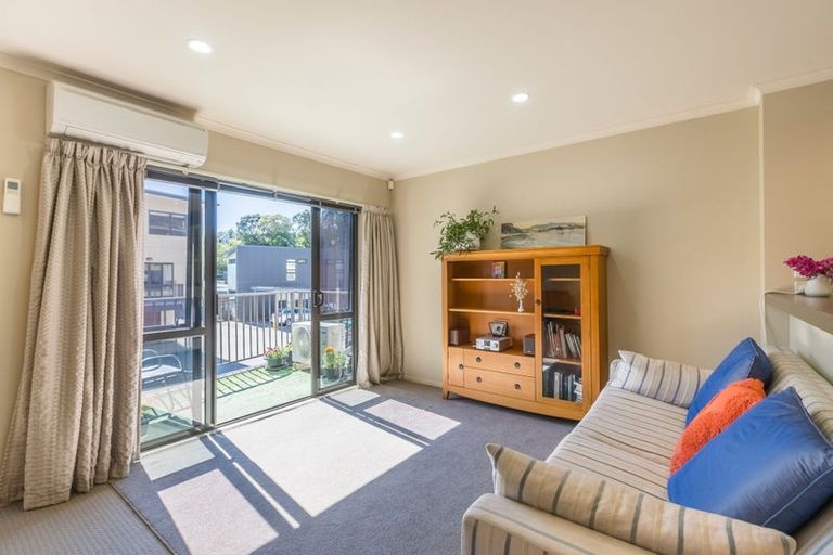 Photo of property in Te Kakariki Apartments, 5/5 Wellington Road, Paekakariki, 5034