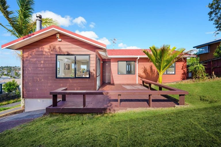 Photo of property in 1/3 Valecrest Place, Bayview, Auckland, 0629