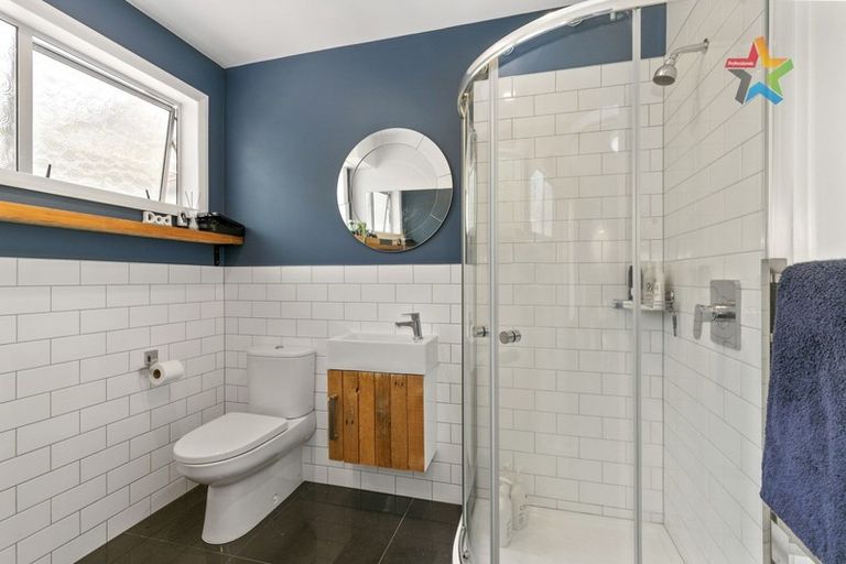 Photo of property in 22 Homedale Road, Wainuiomata, Lower Hutt, 5014