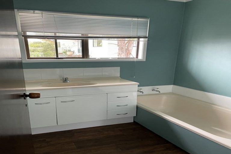 Photo of property in 2/130 Glamorgan Drive, Torbay, Auckland, 0630