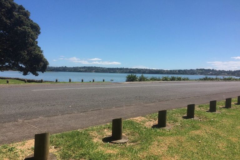 Photo of property in 1 Waterfront Road, Mangere Bridge, Auckland, 2022