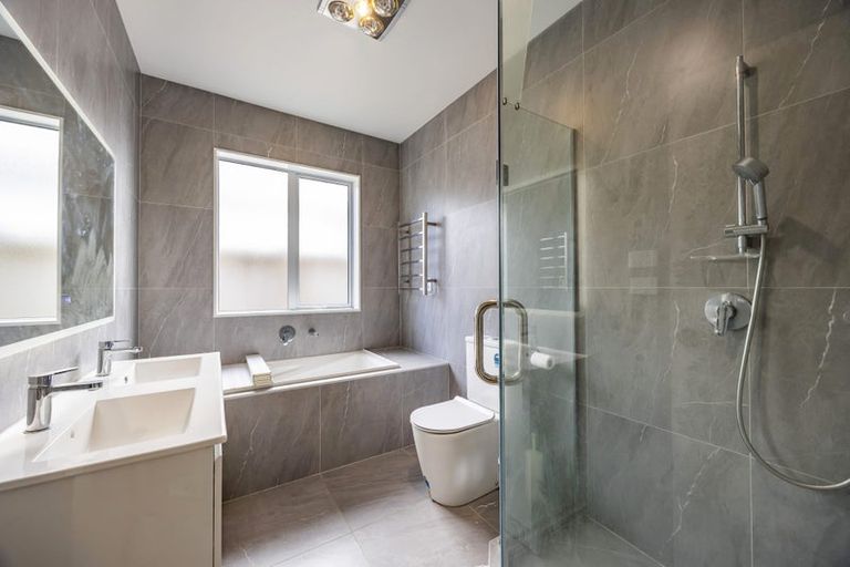 Photo of property in 12 Moemoea Avenue, Kumeu, 0810