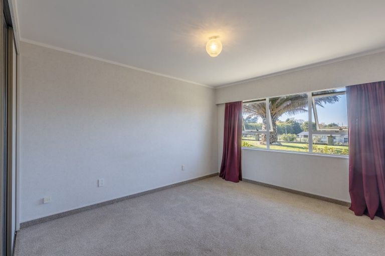 Photo of property in 208 Adelaide Road, Dannevirke, 4930