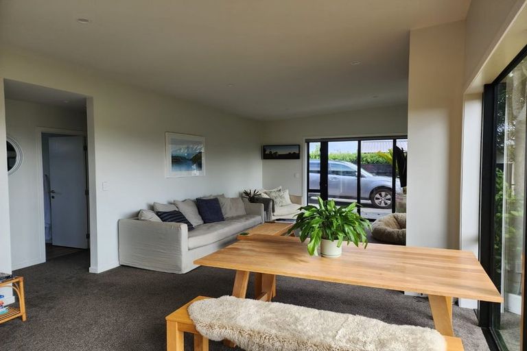 Photo of property in 2 Wairau Road, Oakura, 4374
