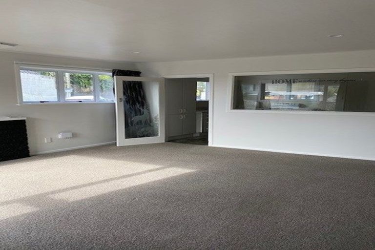 Photo of property in 4 Hallewell Crescent, Johnsonville, Wellington, 6037