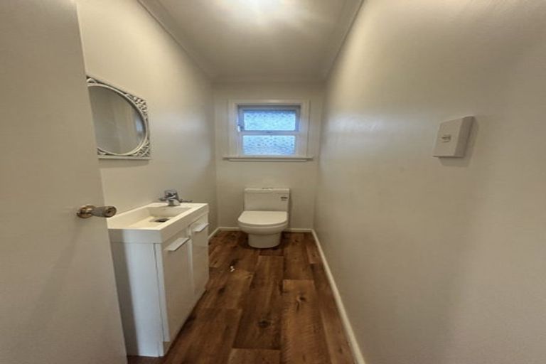 Photo of property in 316 Memorial Avenue, Burnside, Christchurch, 8053