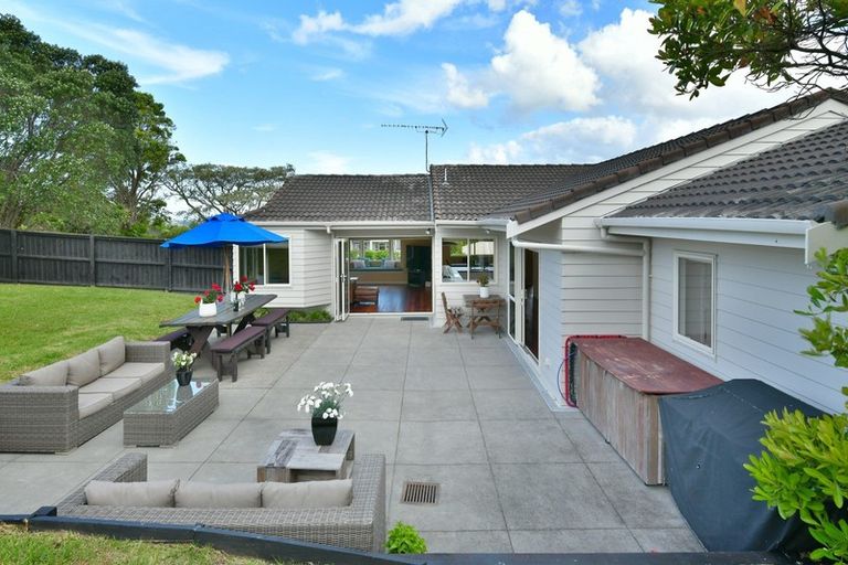 Photo of property in 10 Melia Place, Stanmore Bay, Whangaparaoa, 0932