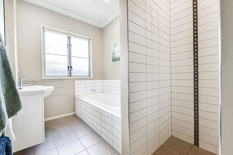 Photo of property in 43 The Esplanade, Huntington, Hamilton, 3210