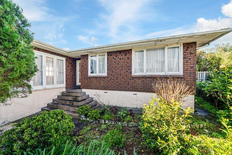 Photo of property in 3 Cobham Crescent, Kelston, Auckland, 0602