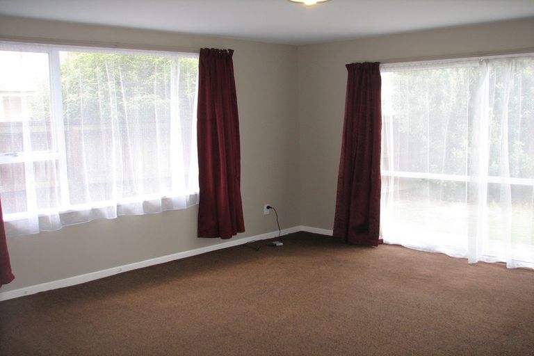 Photo of property in 8c Kruse Place, Redwood, Christchurch, 8051