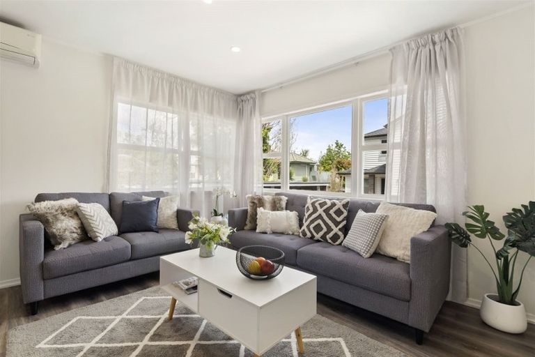 Photo of property in 2/47 Hogans Road, Glenfield, Auckland, 0629