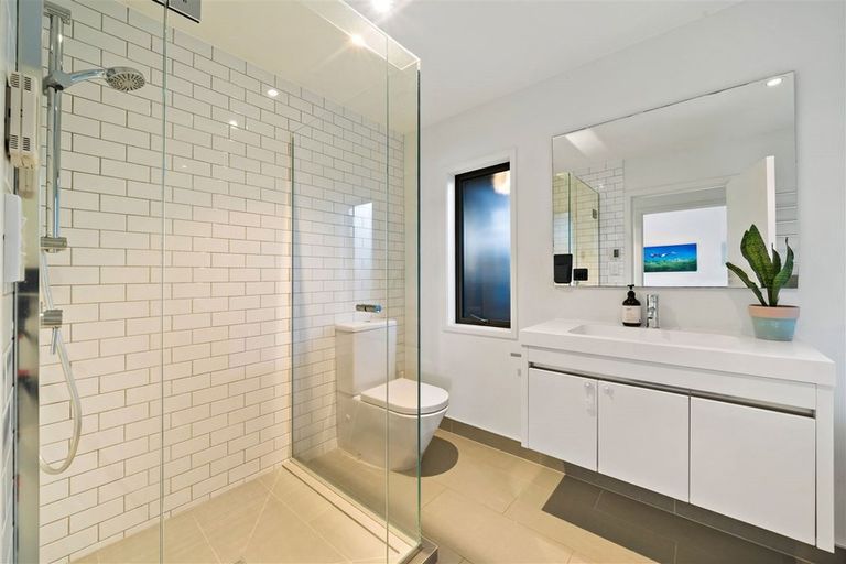 Photo of property in 12b Chapman Road, Te Atatu Peninsula, Auckland, 0610