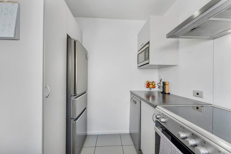 Photo of property in 1/28 Noeleen Street, Glenfield, Auckland, 0629