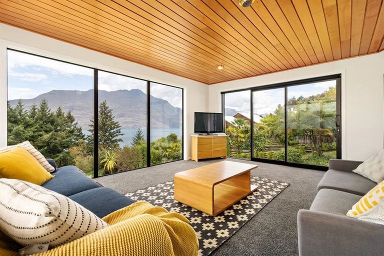 Photo of property in 17 Thorn Crescent, Fernhill, Queenstown, 9300