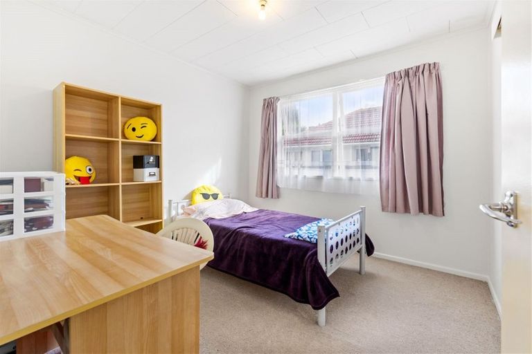 Photo of property in 8 Edwards Avenue, Henderson, Auckland, 0610