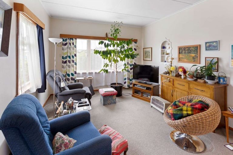 Photo of property in 5 Gloag Street, Waverley, 4510