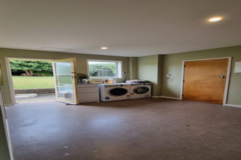 Photo of property in 15 Dawnhaven Drive, Te Atatu Peninsula, Auckland, 0610