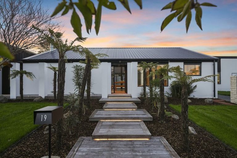 Photo of property in 19 Dunbarton Street, Redwood, Christchurch, 8051
