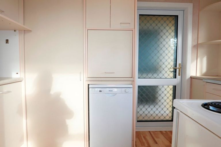 Photo of property in 10 Walton Road, Paraparaumu Beach, Paraparaumu, 5032