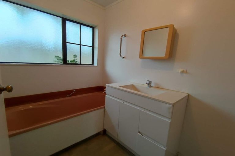 Photo of property in 74 Godley Road, Green Bay, Auckland, 0604