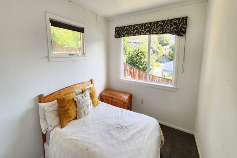 Photo of property in 10 Beaumont Crescent, Frankleigh Park, New Plymouth, 4310