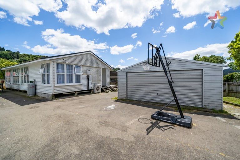 Photo of property in 14 Young Grove, Stokes Valley, Lower Hutt, 5019