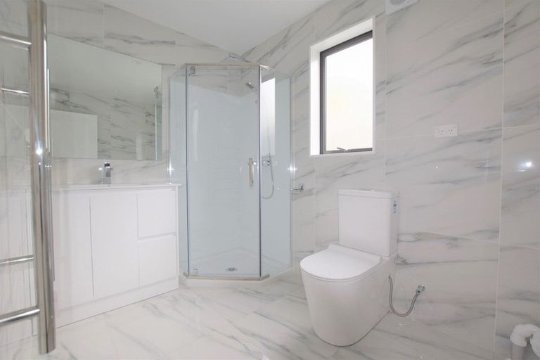 Photo of property in 71a Fruitvale Road, New Lynn, Auckland, 0600