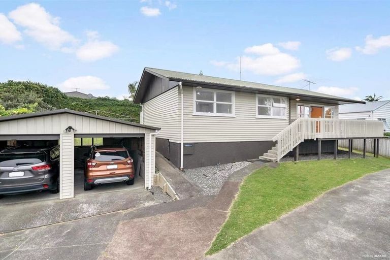 Photo of property in 1/15 Sunhaven Avenue, Glenfield, Auckland, 0629