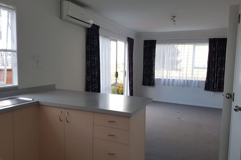 Photo of property in 19 Hauraki Crescent, Pinehill, Auckland, 0632