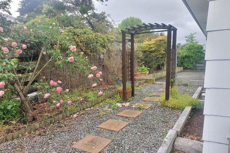 Photo of property in 5 Hillcrest Drive, Kelvin Grove, Palmerston North, 4414