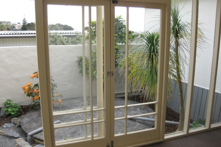 Photo of property in 1289a Whangaparaoa Road, Army Bay, Whangaparaoa, 0930