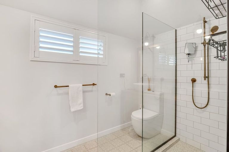 Photo of property in 3 San Ambrosio Rise, Henderson, Auckland, 0612