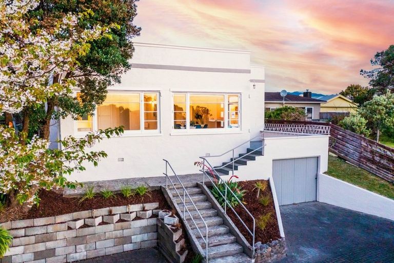 Photo of property in 14 Manly Street, Paraparaumu Beach, Paraparaumu, 5032