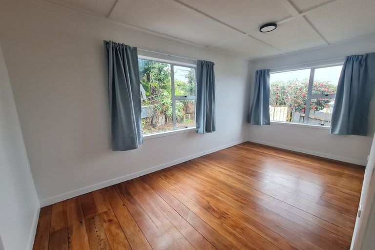 Photo of property in 54 Pioneer Road, Moturoa, New Plymouth, 4310